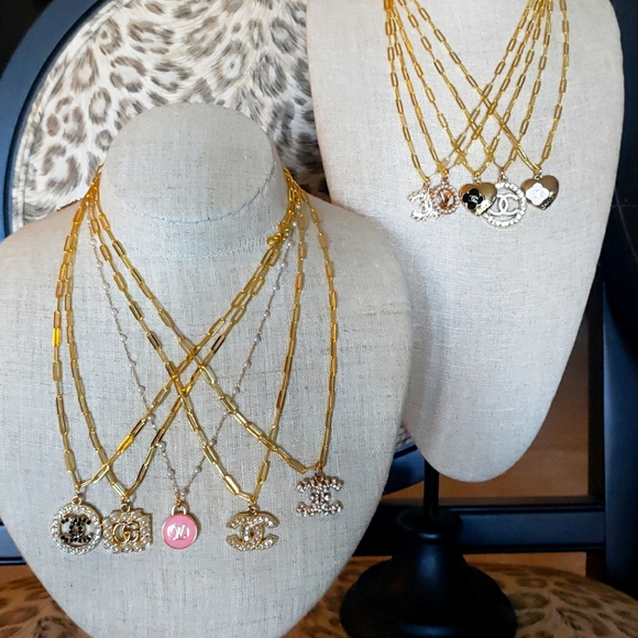 VINTAGE Louis Vuitton pearl Logo & gold vermeil sterling paperclip neckl… - Picture 9 of 9